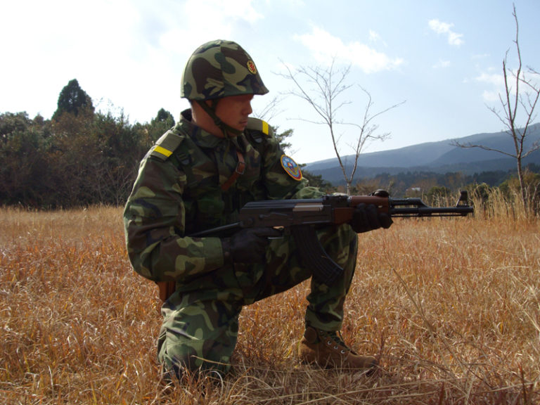 実物‼️中国人民解放軍，武装警察？機動隊ヘルメット？　サバゲ　コスプレ　ミリタリー 実物 中国人民解放軍，武装警察 機動隊ヘルメット サバゲ