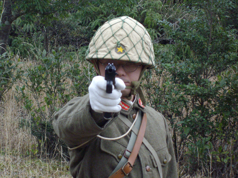 日本軍の拳銃射撃姿勢 ナナシノミコト