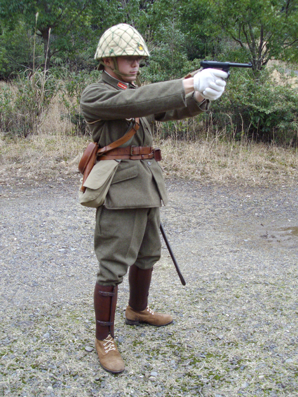 日本軍の拳銃射撃姿勢 ナナシノミコト