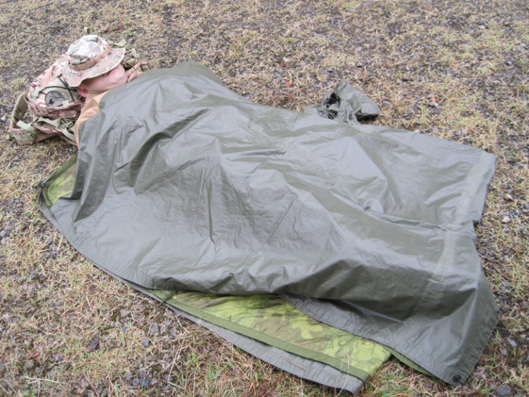 米軍 ポンチョ ライナー - 寝袋
