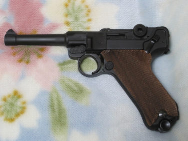 魅惑のトグルアクション ～ ルガーP08 自動拳銃 (タナカ製・ガスブローバック)