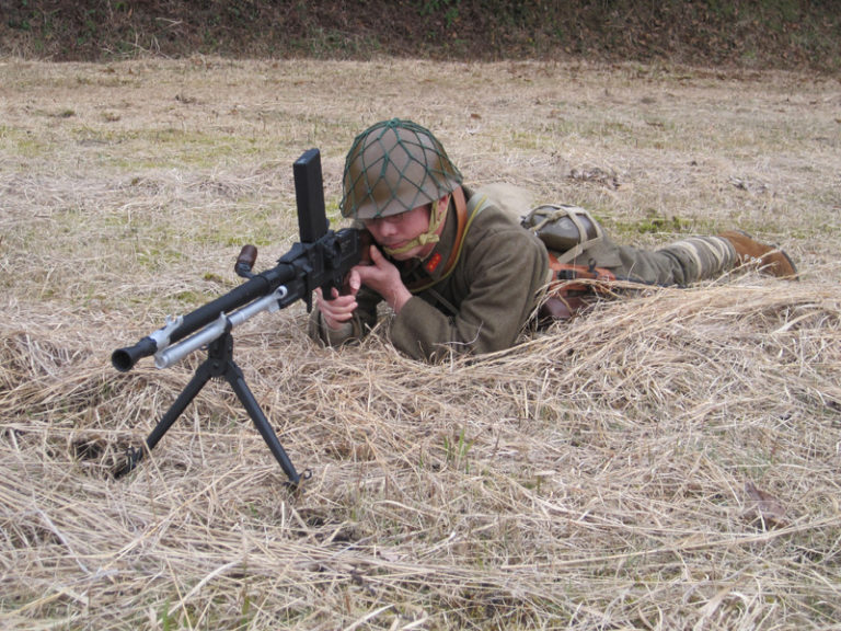 我軍新鋭軽機関銃！ ～ ZB26 de 日本陸軍装備│ナナシノミコト