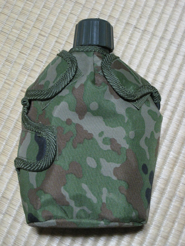 現用水筒は樹脂製です ～ 陸上自衛隊 水筒2形 (PX品)│ナナシノミコト