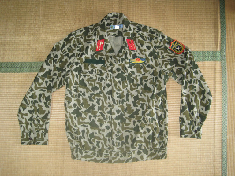 ベトナム人民軍 特工隊 ダッコン 迷彩服上下ヘルメットセット L 現用ベトナム軍 ベトナム人民軍 最新型 迷彩服 戦闘服