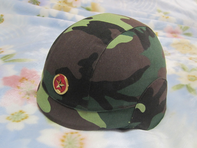 ベトナム軍 軍帽 ヘルメット 金属帽章付き - 個人装備