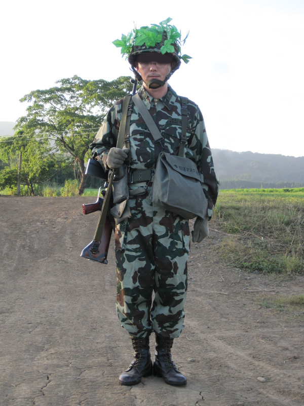 陸上自衛隊。陸自。熊笹迷彩服時代の拳銃入れ。昭和自衛隊。OD装備。PX 