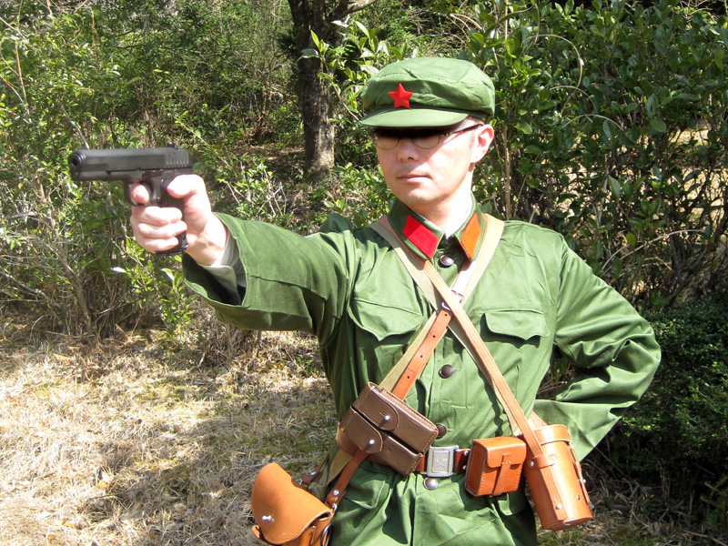 1960～1970年代的陸軍士兵 ～ 中国人民解放軍 陸軍 軍官装備 [54式拳銃 