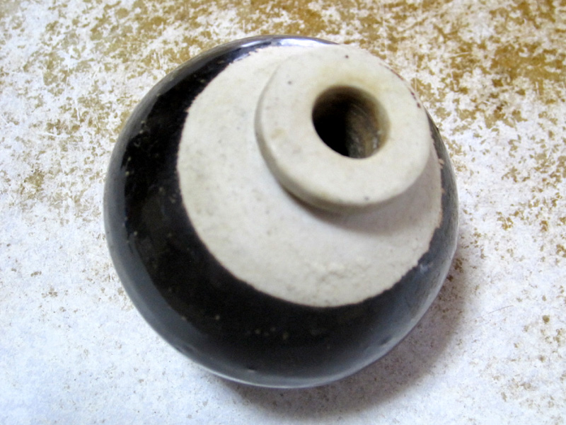 陶器製の手榴弾 ～ 日本海軍 手榴弾四型 (実物)